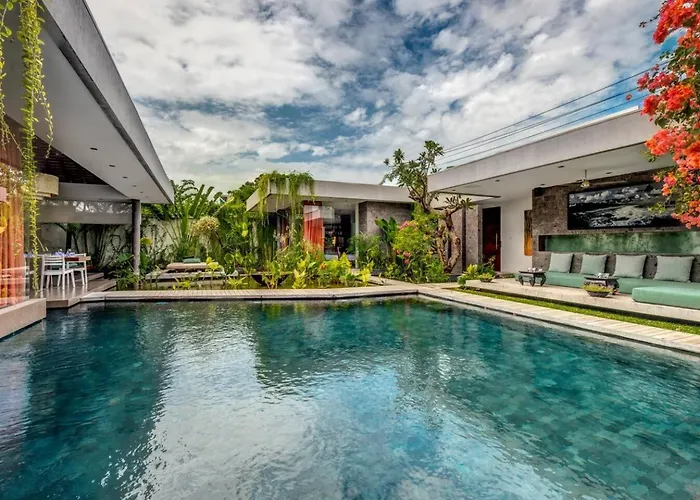 Villa Stunning 4 Bed, Butler Service, Security, Central Seminyak (Bali)