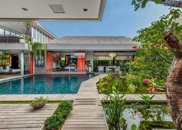 Stunning 4 Bed, Butler Service, Security, Central * Seminyak (Bali)