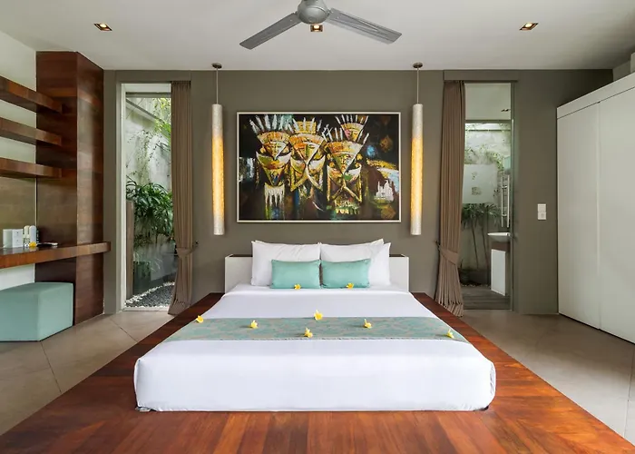 Stunning 4 Bed, Butler Service, Security, Central Villa *