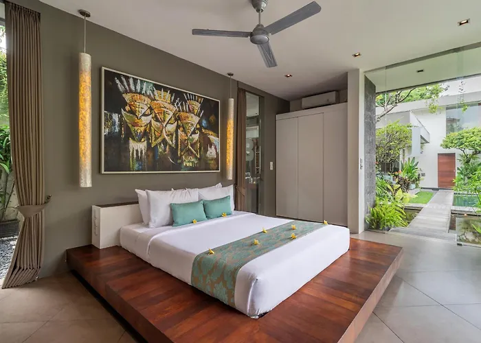 Stunning 4 Bed, Butler Service, Security, Central Villa *