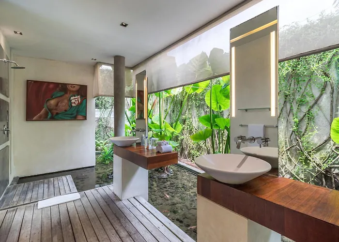 Stunning 4 Bed, Butler Service, Security, Central Villa Seminyak (Bali)