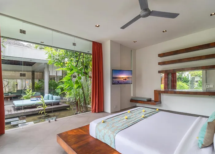 Stunning 4 Bed, Butler Service, Security, Central Villa *