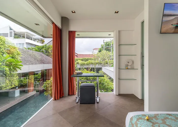 Villa Stunning 4 Bed, Butler Service, Security, Central Seminyak (Bali)