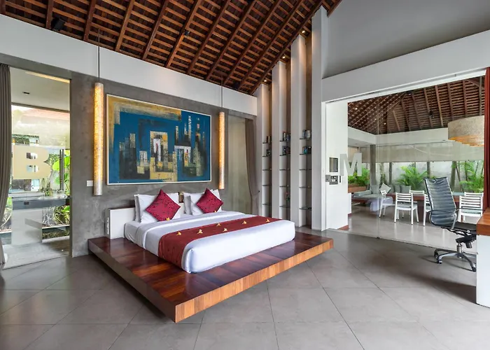 Stunning 4 Bed, Butler Service, Security, Central Villa Seminyak (Bali)