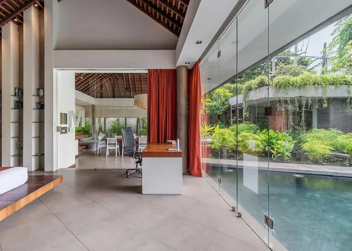 Villa Stunning 4 Bed, Butler Service, Security, Central